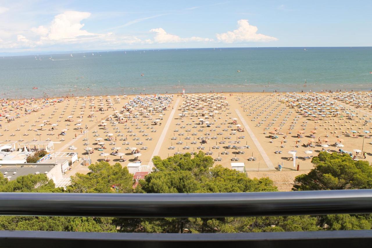 International Seaview Apartments Lignano Sabbiadoro Bagian luar foto