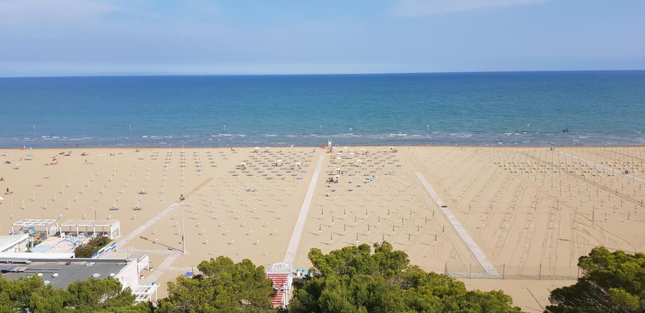 International Seaview Apartments Lignano Sabbiadoro Bagian luar foto