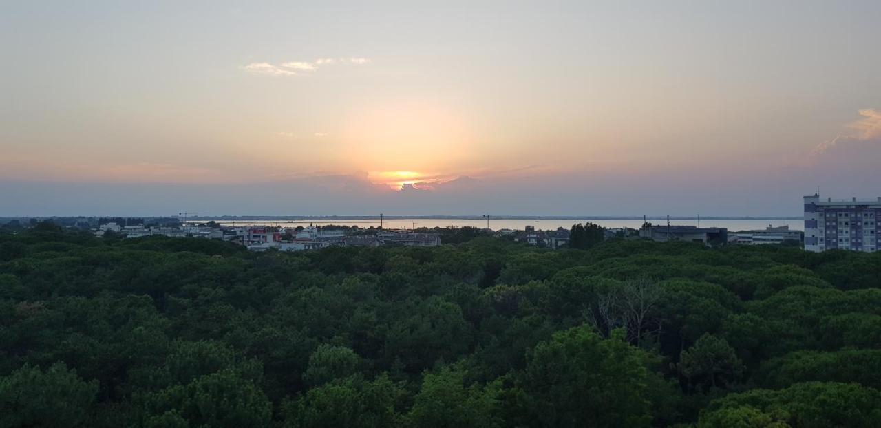 International Seaview Apartments Lignano Sabbiadoro Bagian luar foto